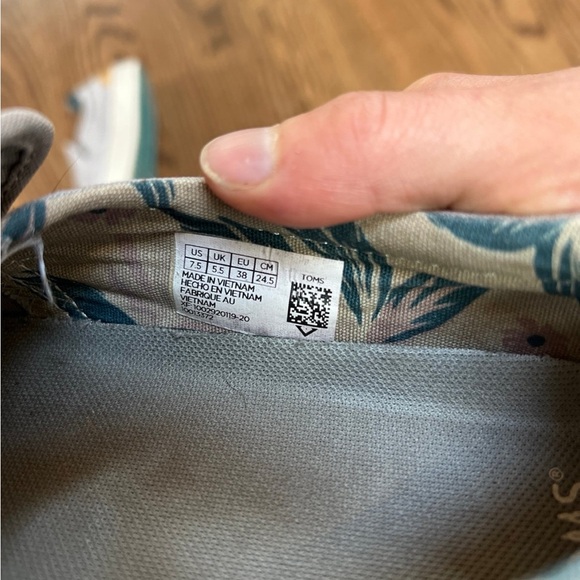 W7.5 Toms slip on shoes - Picture 8 of 8